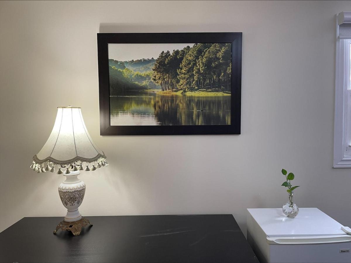 77 Nice And Warm Series Rooms Toronto Eksteriør bilde