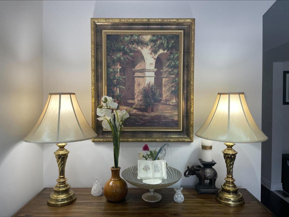 77 Nice And Warm Series Rooms Toronto Eksteriør bilde
