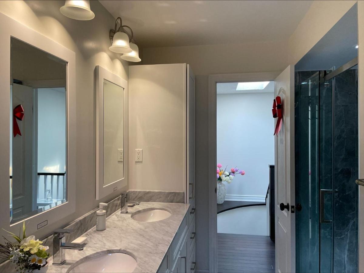 77 Nice And Warm Series Rooms Toronto Eksteriør bilde